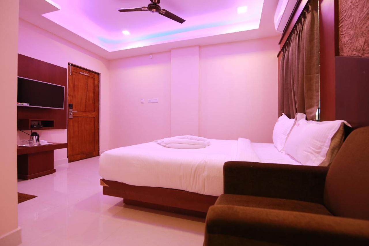 Hotel Apple Suites Бангалор Екстериор снимка