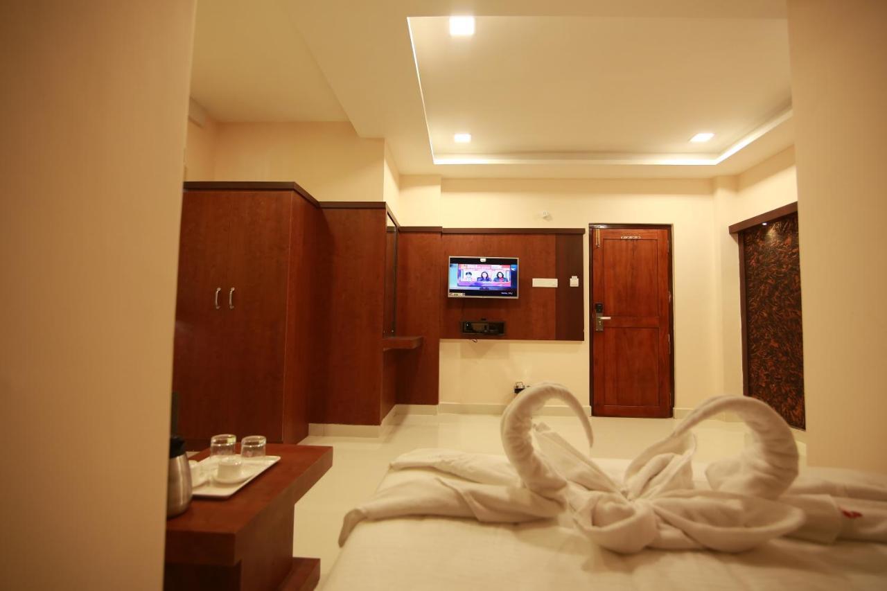 Hotel Apple Suites Бангалор Екстериор снимка
