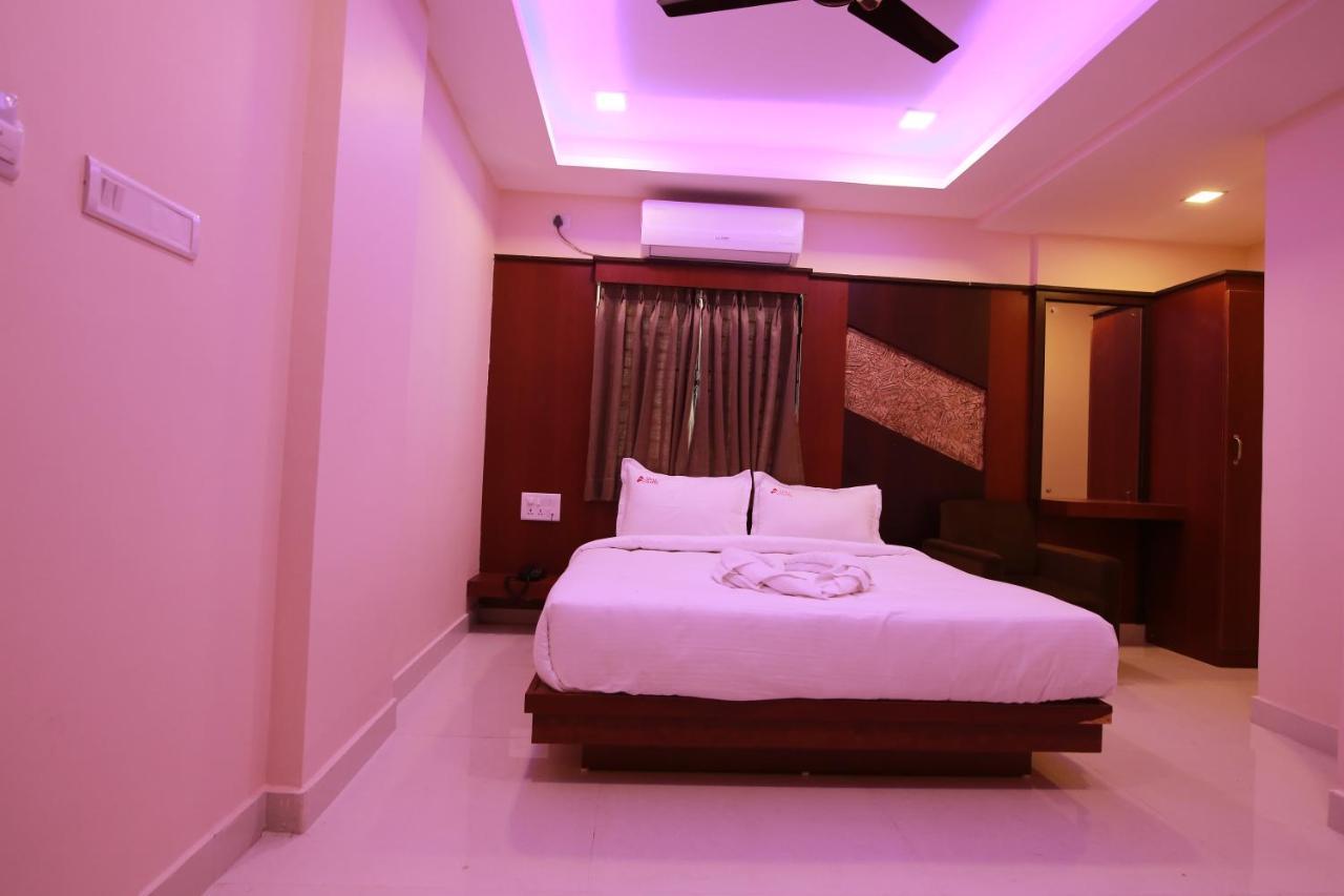 Hotel Apple Suites Бангалор Екстериор снимка