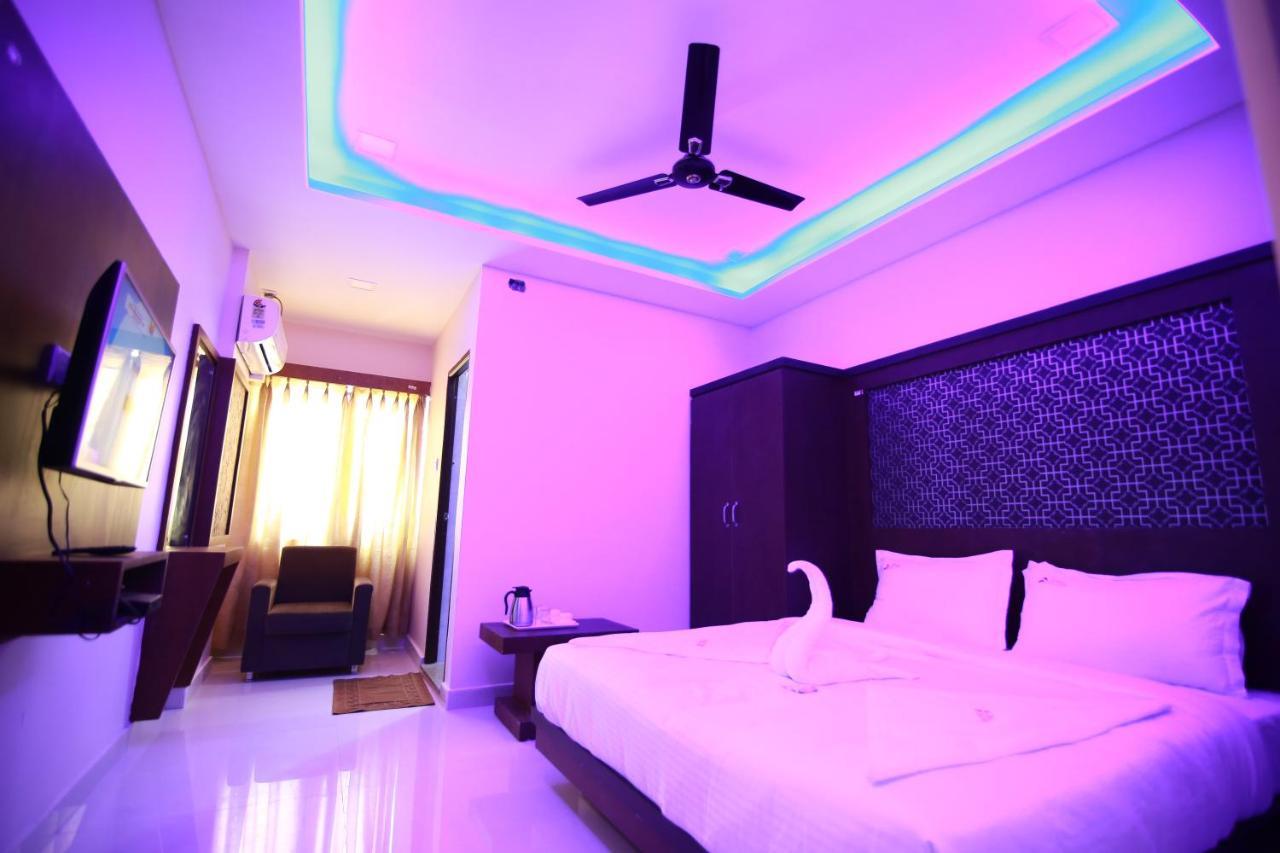 Hotel Apple Suites Бангалор Екстериор снимка