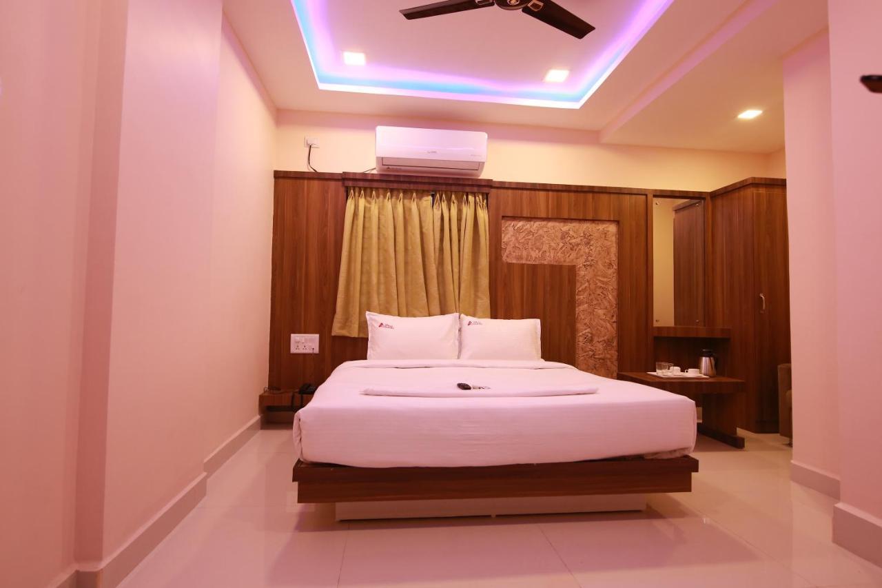 Hotel Apple Suites Бангалор Екстериор снимка