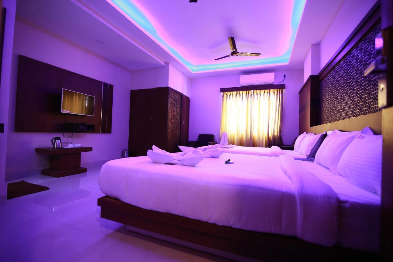 Hotel Apple Suites Бангалор Екстериор снимка